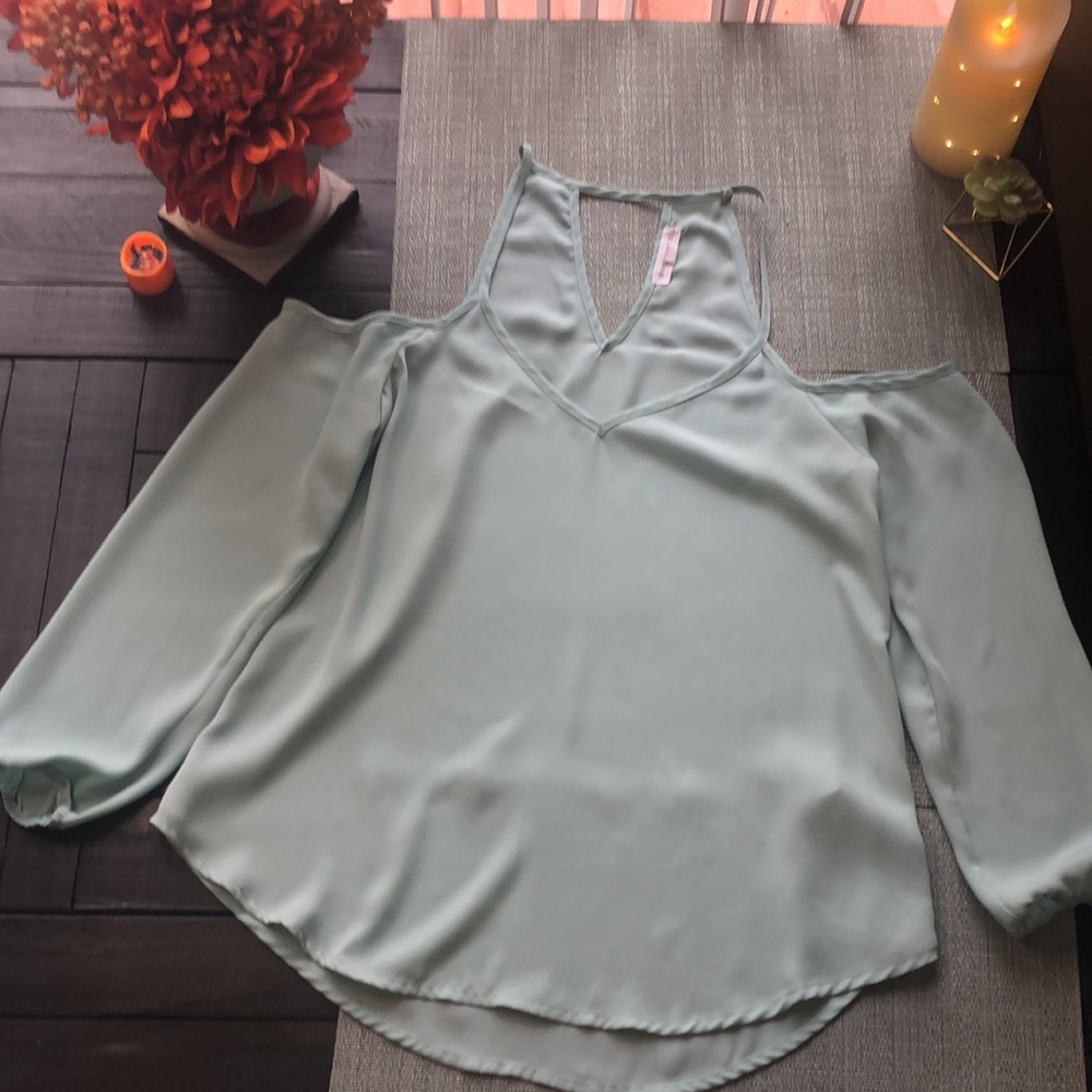 #109 NWOT Shoulder Baring Lightweight Aqua Blouse